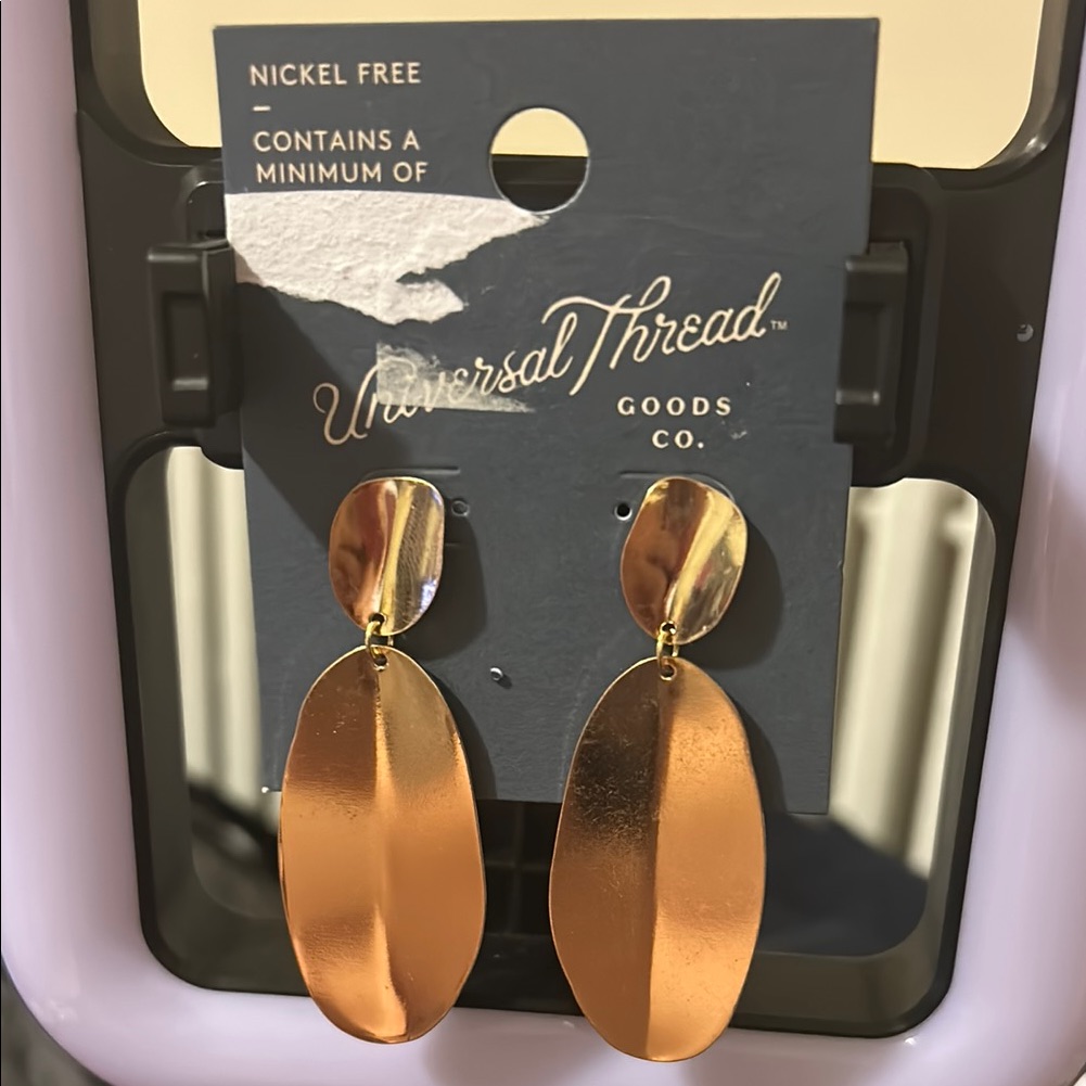 Universal Thread Shiny Gold Drop Earrings 7$